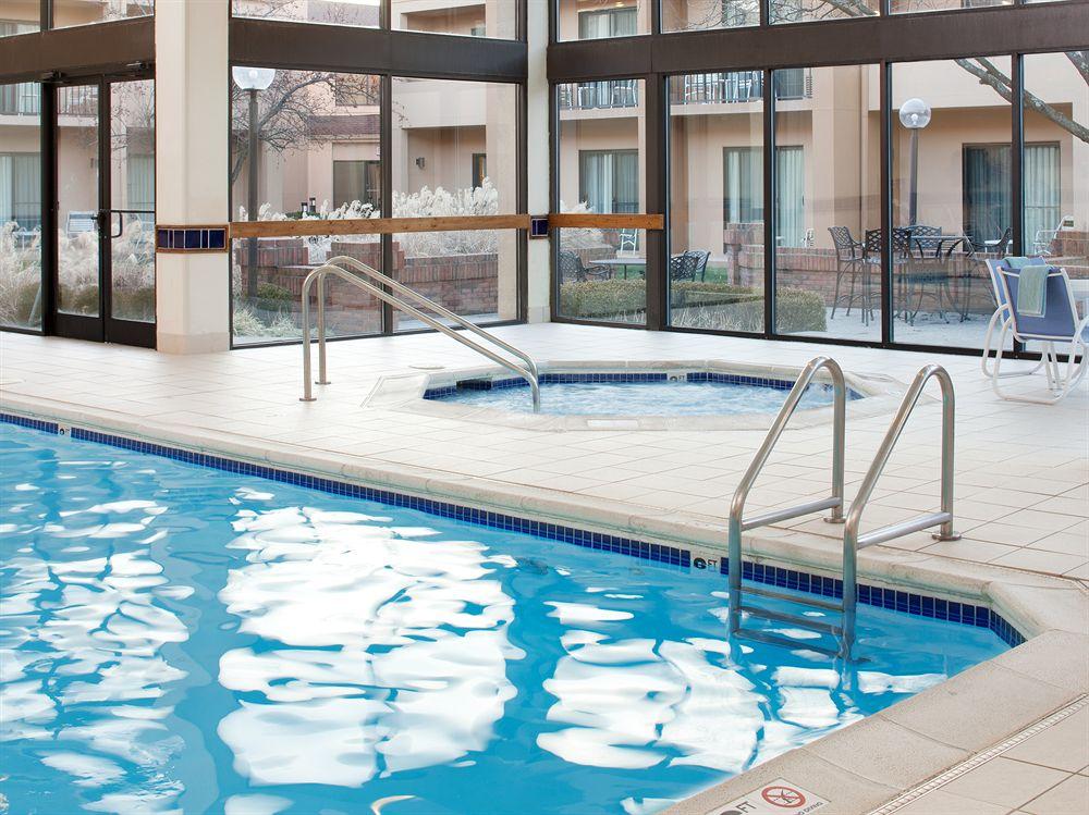 Courtyard Cincinnati Blue Ash Esterno foto