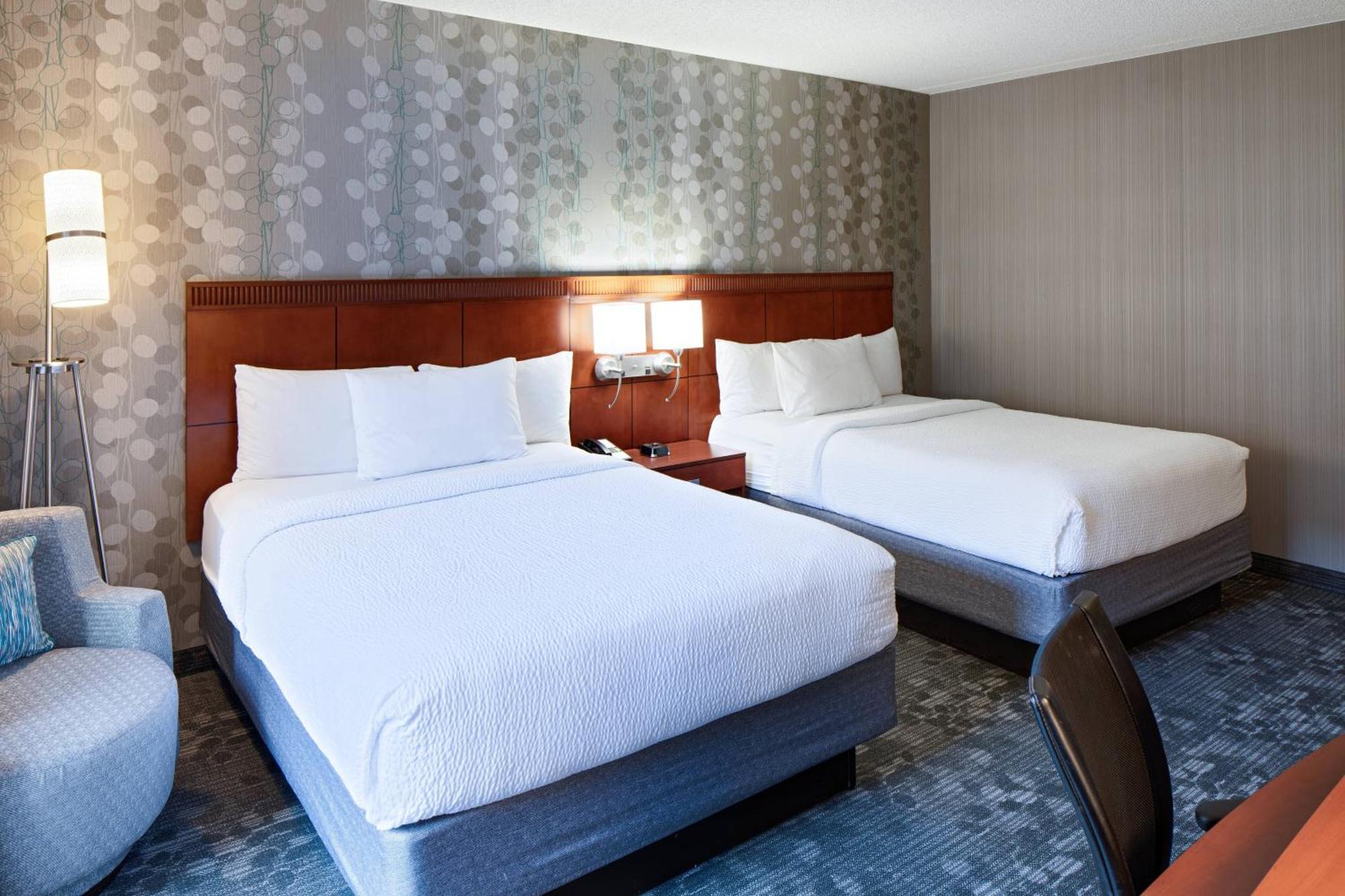 Courtyard Cincinnati Blue Ash Esterno foto