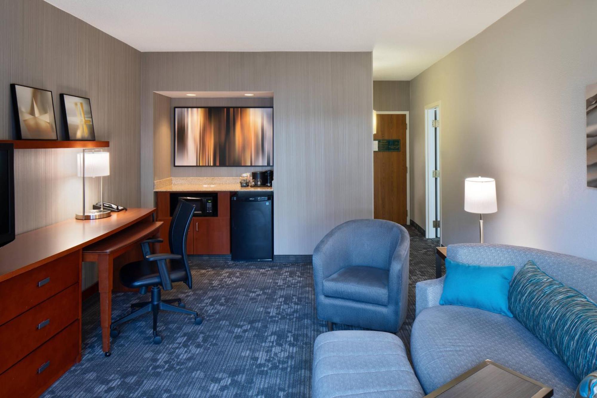 Courtyard Cincinnati Blue Ash Esterno foto