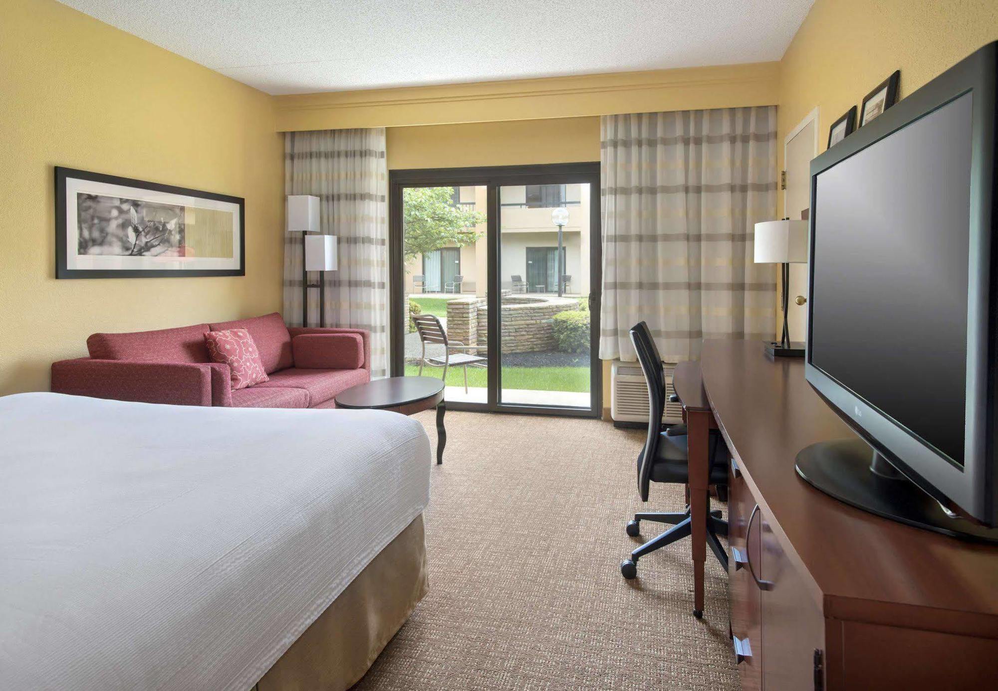 Courtyard Cincinnati Blue Ash Esterno foto